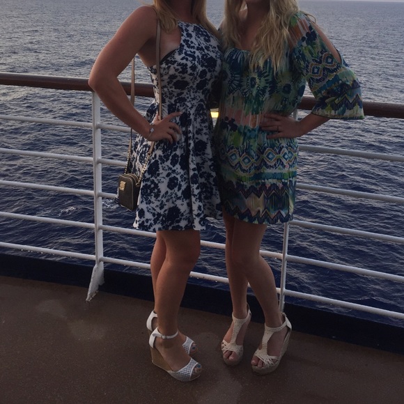 White and blue backless skater dress - Picture 5 of 6